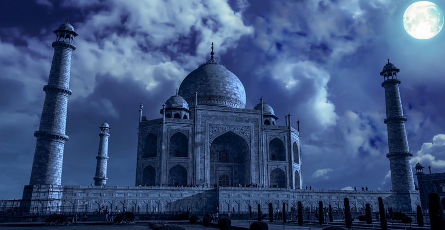 Taj by Moonlight: A Romantic Sonnet