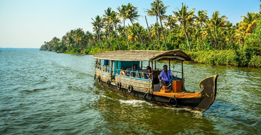 /content/dam/sterlingholidays/activities/alleppey/bannerimage/alleppey-pathiramanal-activity.jpg