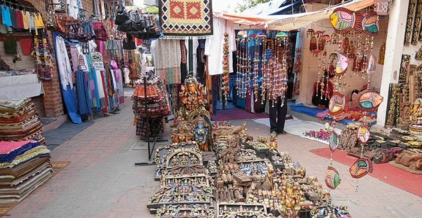 /content/dam/sterlingholidays/activities/ameris-kasauli/kasauli-tibetan-market.jpg