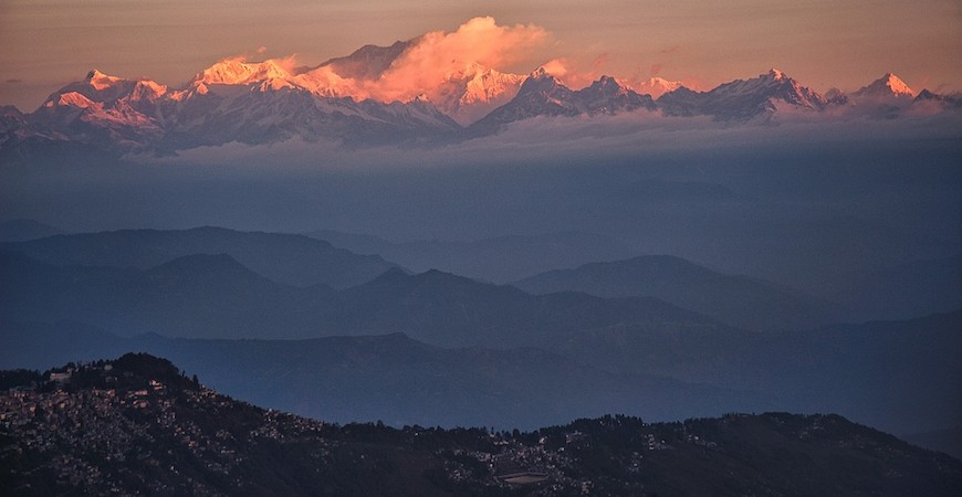 Tiger Hill: Watch the Sun Rise over the Kanchenjunga   