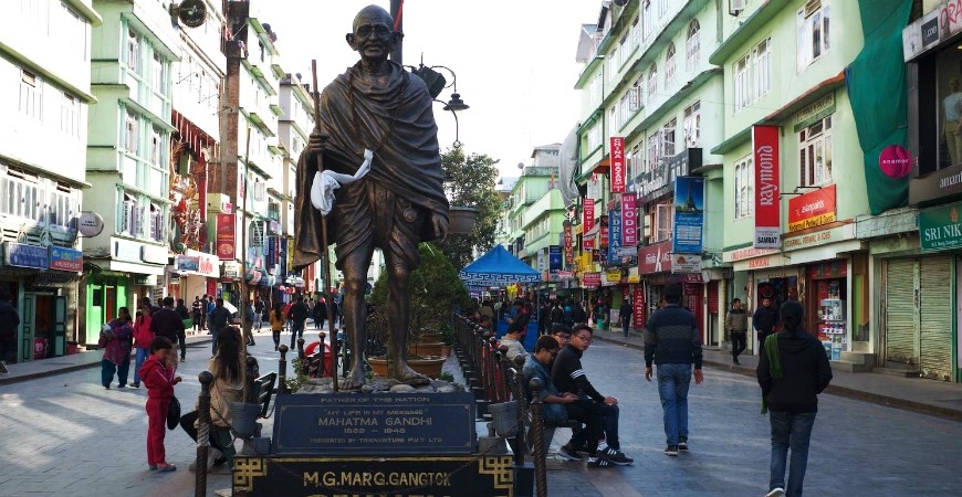 /content/dam/sterlingholidays/activities/gangtok/mustdo/bannerimage/gangtok-enjoy-the-mall-road.jpg