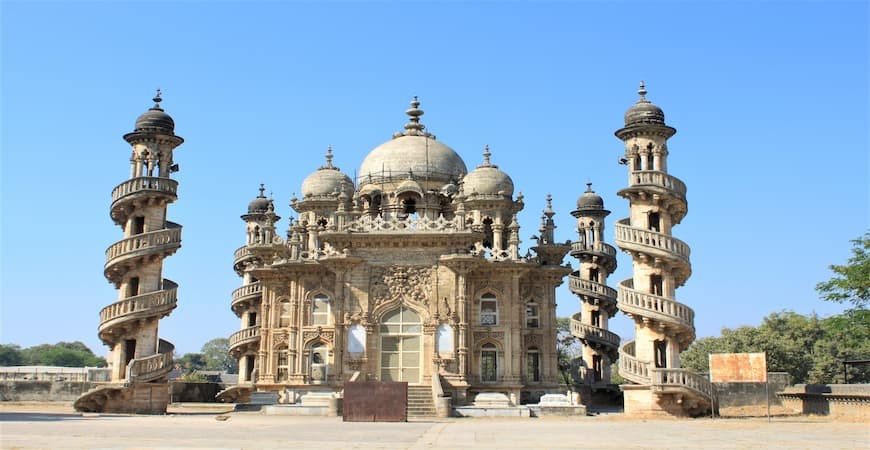 /content/dam/sterlingholidays/activities/gir/bannerimage/gir-mahabat-maqbara-complex-activity.jpg