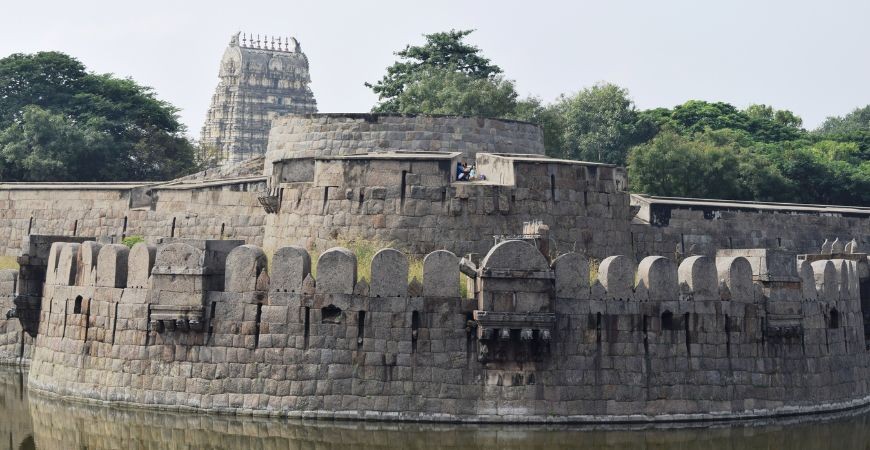 /content/dam/sterlingholidays/activities/hibis-vellore/vellore-fort.jpg