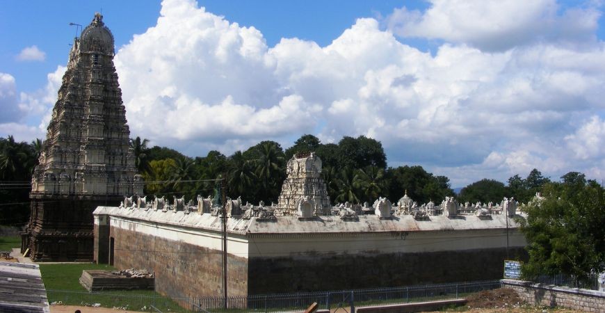 /content/dam/sterlingholidays/activities/hibis-vellore/vellore-jalakandeeswarar-temple.jpg