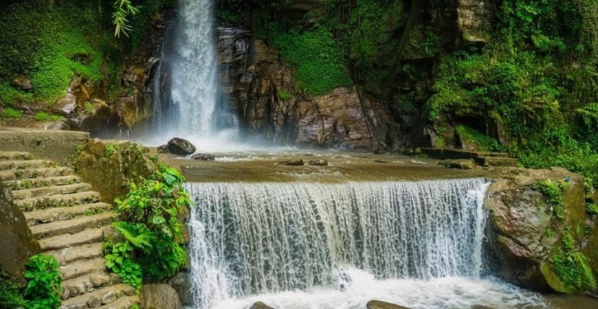 /content/dam/sterlingholidays/activities/mount-olive-gangtok/mount-olive-gangtok-activity-image-banjhakri-falls.jpg
