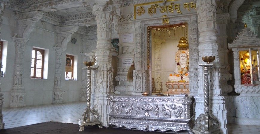Jain Mandir: Soul and Solace Jain Mandir: Soul and Solace