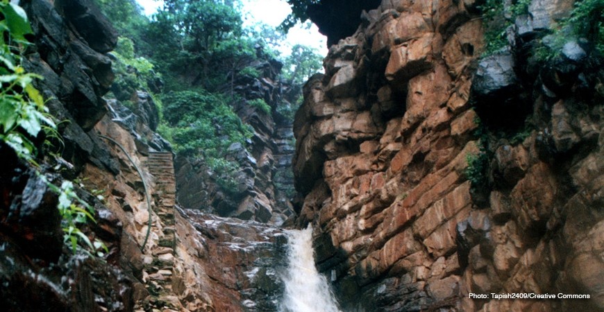 /content/dam/sterlingholidays/activities/sariska/mustsee/bannerimage/sariska-pandupol-hanuman-temple.jpg