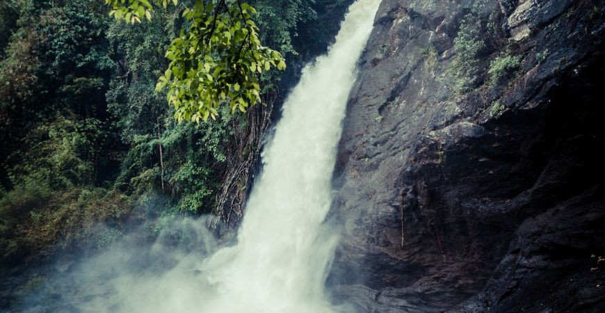 /content/dam/sterlingholidays/activities/vythiri/sterling-vythiri-wayanad-meenmutty-waterfalls.jpg