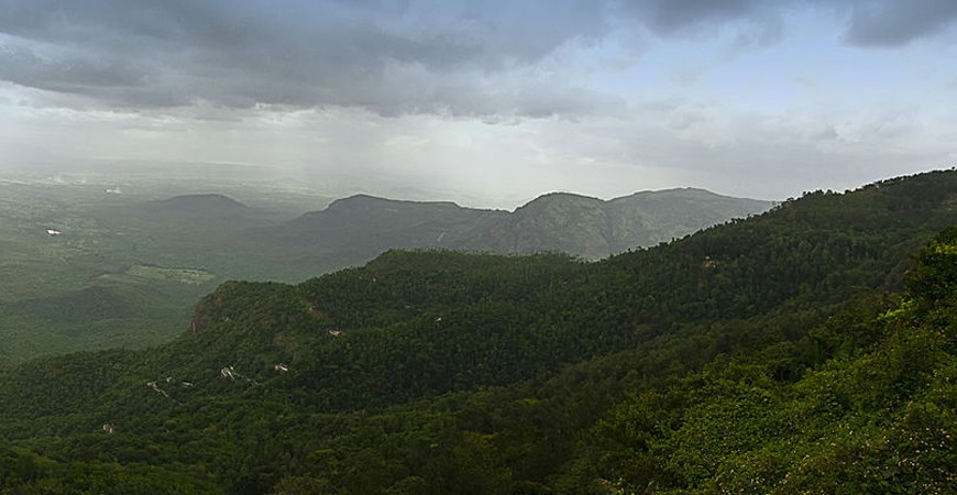 /content/dam/sterlingholidays/activities/yercaud/mustsee/bannerimage/yercaud-ladys-seat.jpg