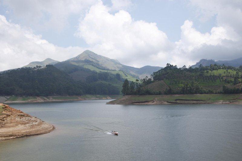 Munnar-Devikulam Lake