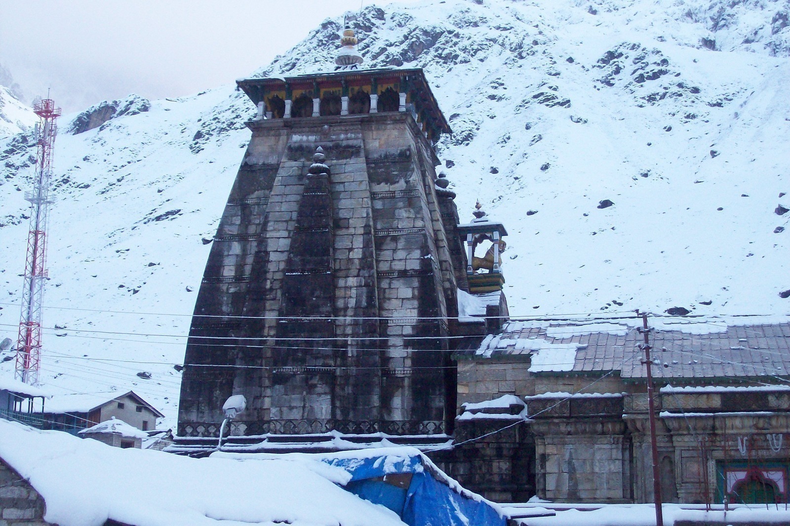 Image Name-kedarnath temple in winter