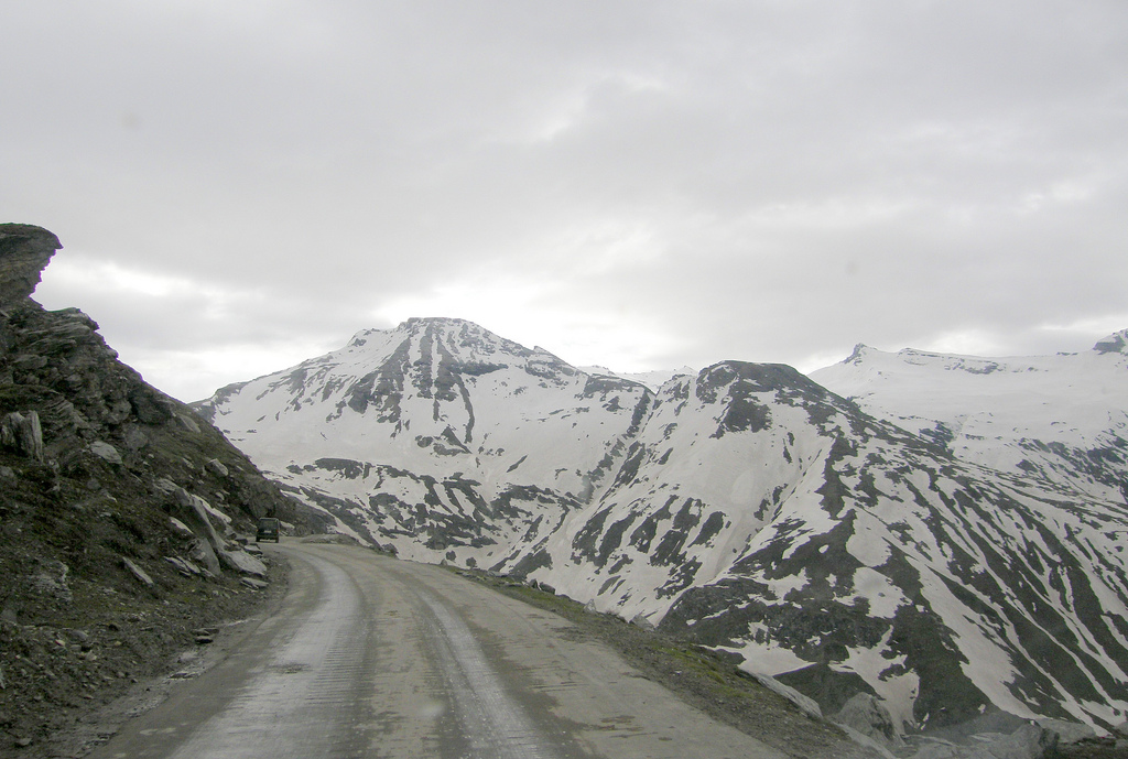 rohtang pass manali india photo