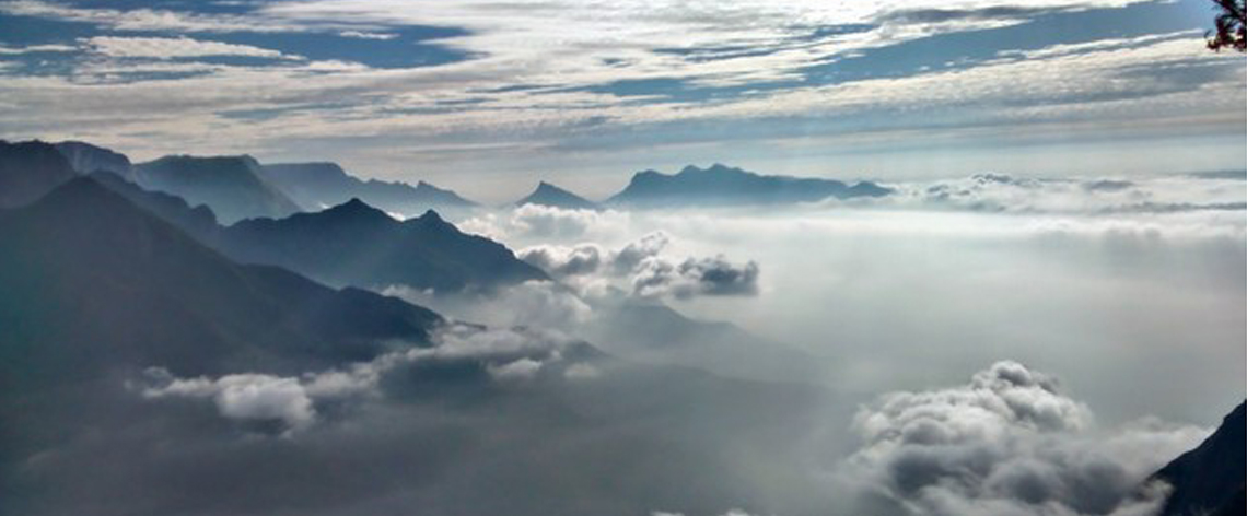 Bed of clouds at Kolukkumalai