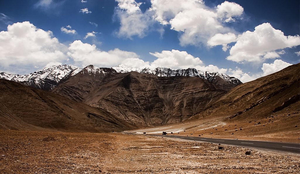 magnetic_hill_ladakh