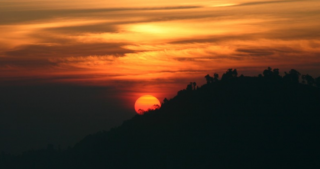 tiger-hill-in-darjeeling-india