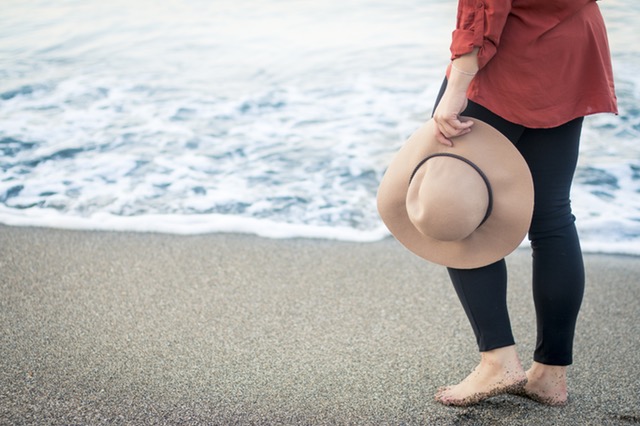 Wide-brimmed hat