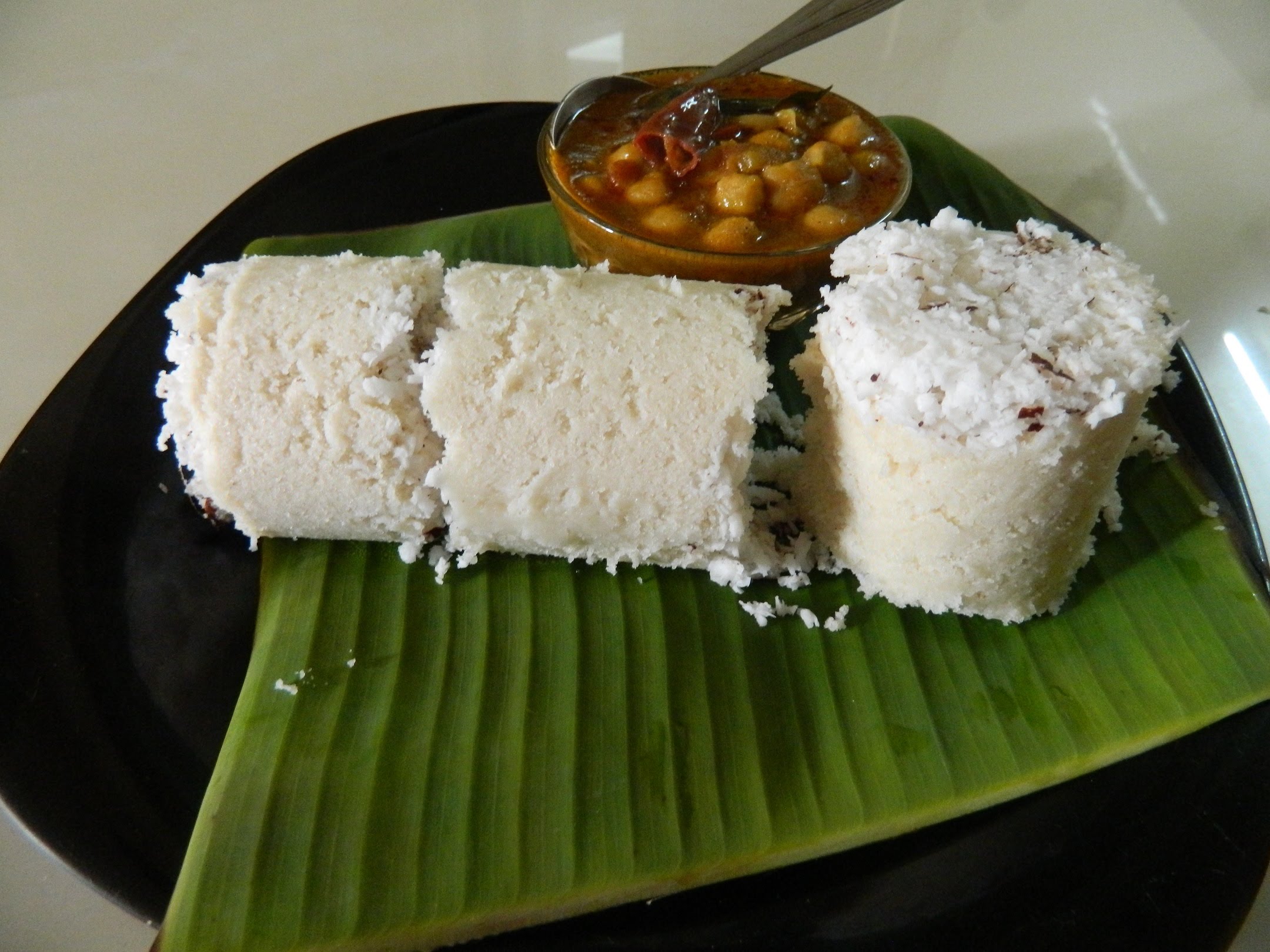 Puttu and Kadala curry