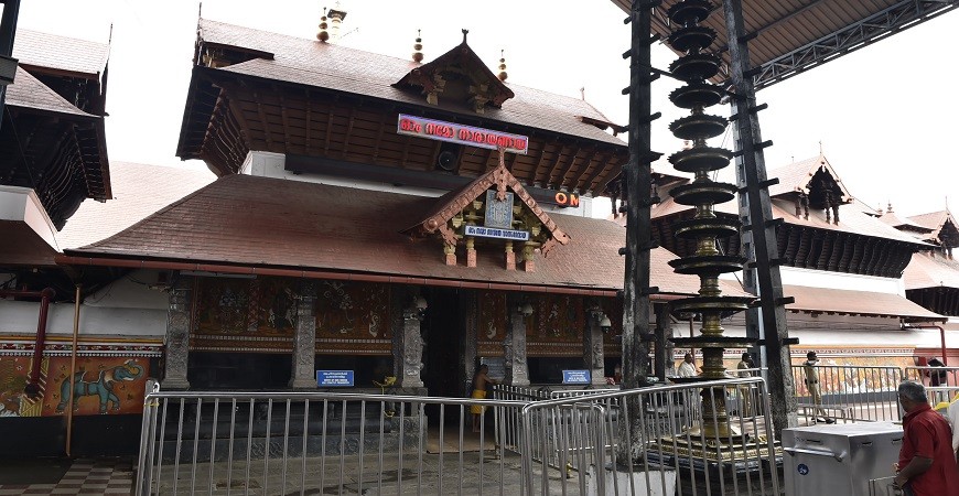 /content/dam/sterlingholidays/activities/guruvayur/guruvayurappa_temple.jpg
