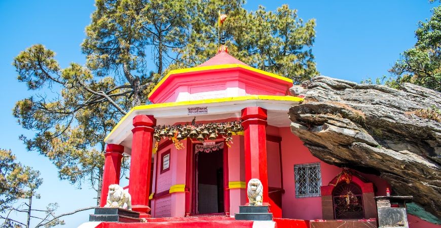 /content/dam/sterlingholidays/activities/nainital/mustdo/bannerimage/kasa-devi-temple.jpg