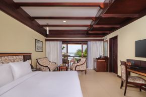 Lake View Suite with Balcony Image