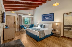 Classic Room Scenic View With Balcony Image