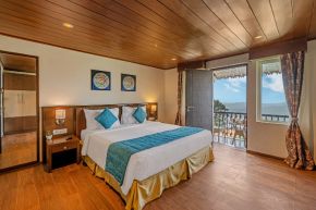 Valley View Privilege Suite with balcony Image