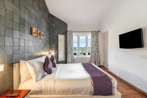 2 Bed Room Suite with Balcony and Lake View Image