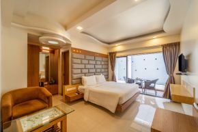 Premier Room with Balcony Image